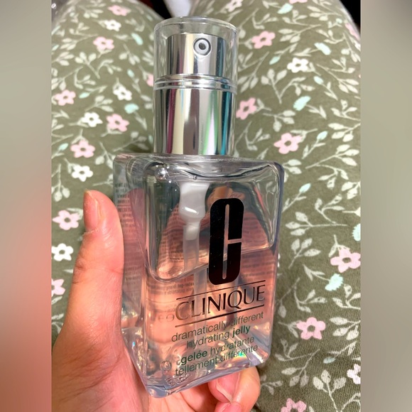 Clinique dramatically different hydrating jelly 125ml/4.2 fl oz - Picture 2 of 3